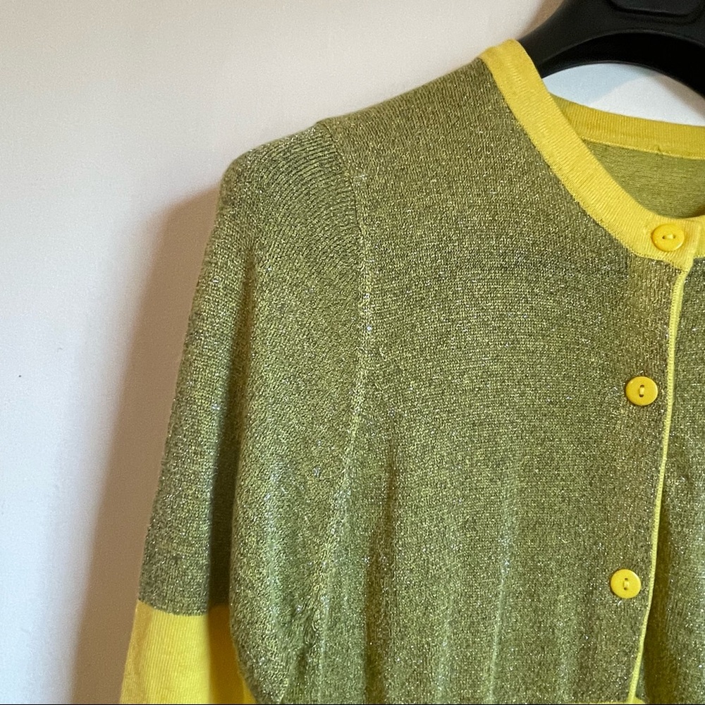 Small/Medium Unique Long sleeve Button up Measurements are in pictures - Picture 4 of 8